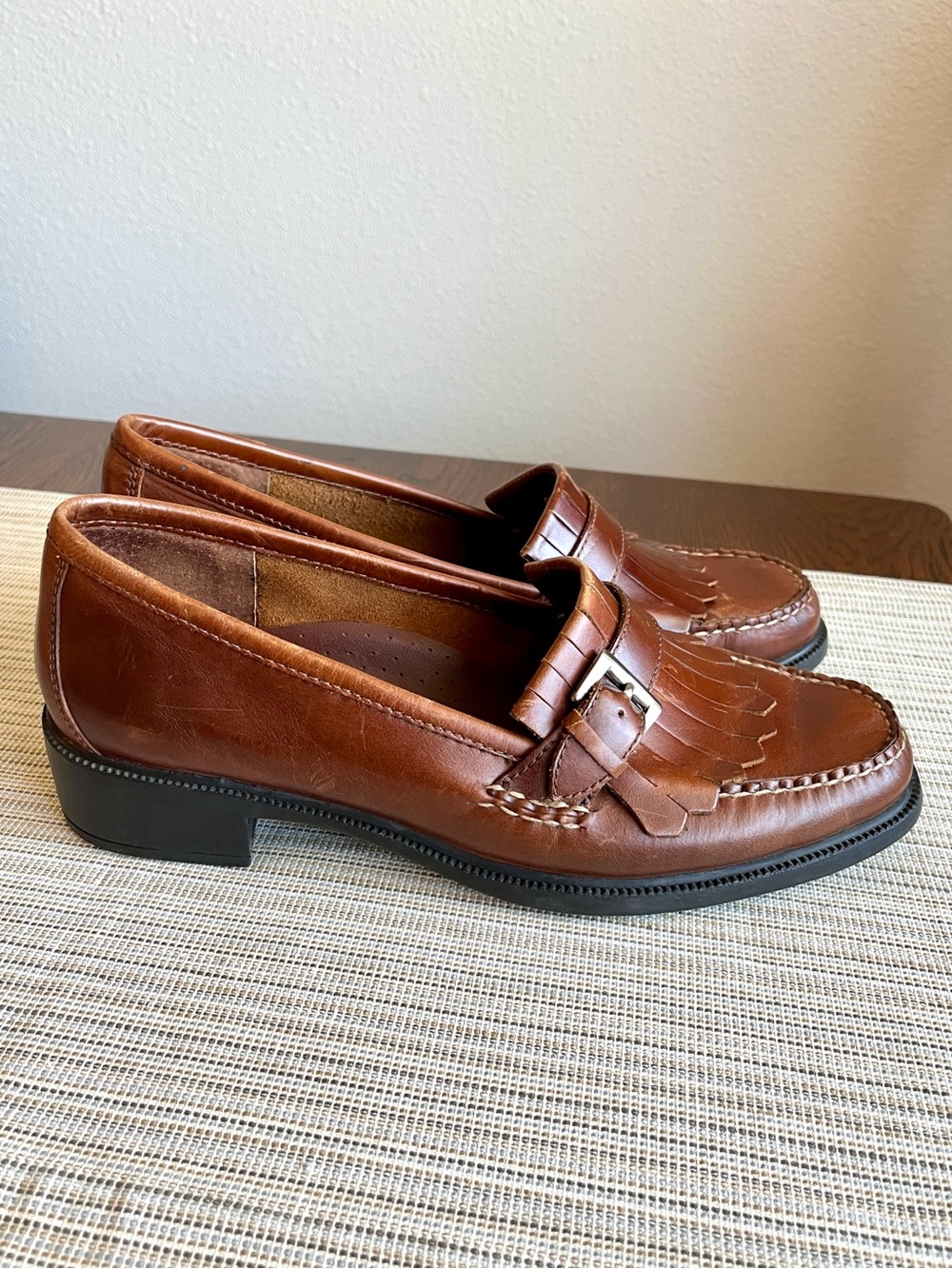 Women’s Eastland Rosalie Brown Leather Kiltie Fringe Loafers Size 9 Wide - Picture 2 of 11